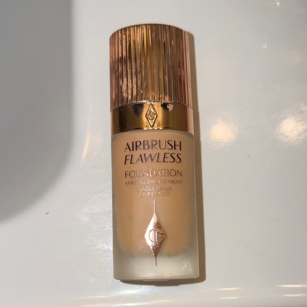 Charlotte Tilbury Airbrush Flawless Foundation - Warm Chaud 5.5